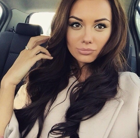 Живу в Москве и предлагаю тебе самые высококлассные услуги. Мои возможности безграничны: от нежных ласк до страстного экстаза, я сделаю все, чтобы ты почувствовал настоящее удовольствие. У меня есть отличные отзывы от моих предыдущих клиентов, которые гарантируют мой профессионализм. В моем арсенале - фото, которые покажут тебе все мои прекрасные формы. Жду тебя, чтобы мы воплотили все твои грязные фантазии в реальность! 💋💫 Яночка